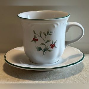 Pfaltzgraff Winterberry Cups 8 ounce & Saucers 5 7/8 inch.  Castle Logo USA.